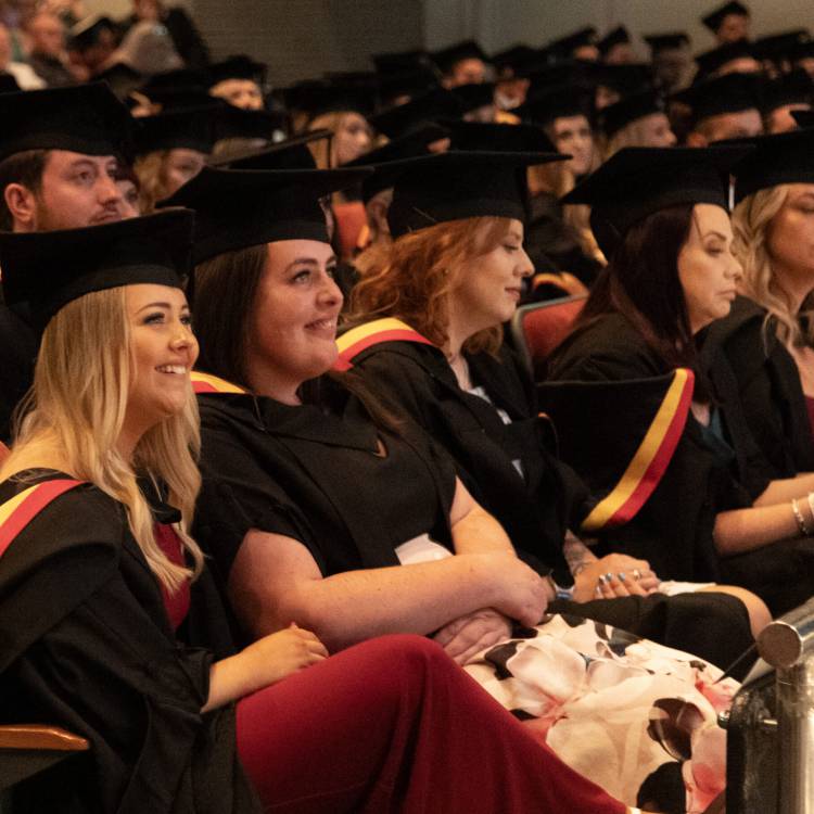 Seremoni Raddio Grŵp Llandrillo Menai yn Venue Cymru