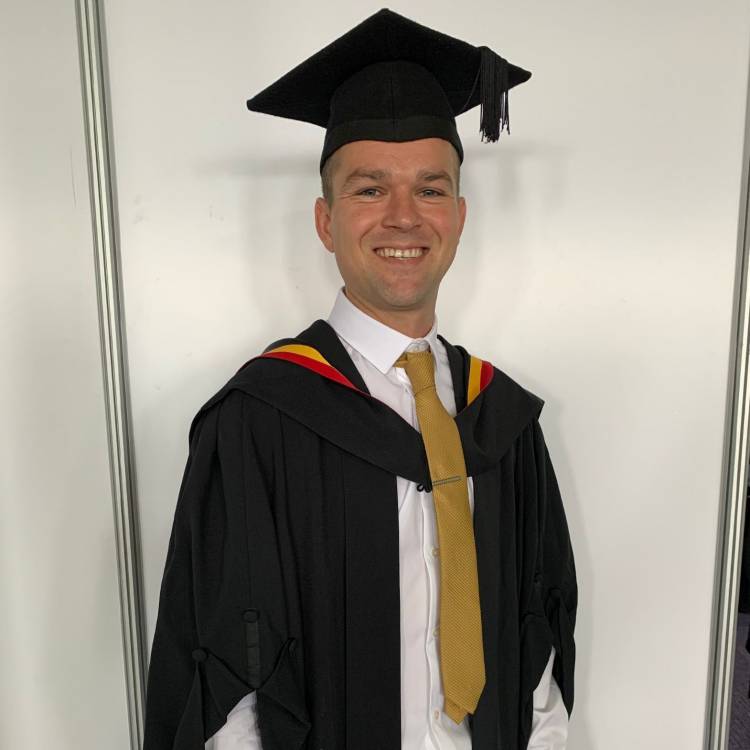 Iwan Kojs yn Seremoni Raddio Grŵp Llandrillo Menai yn Venue Cymru