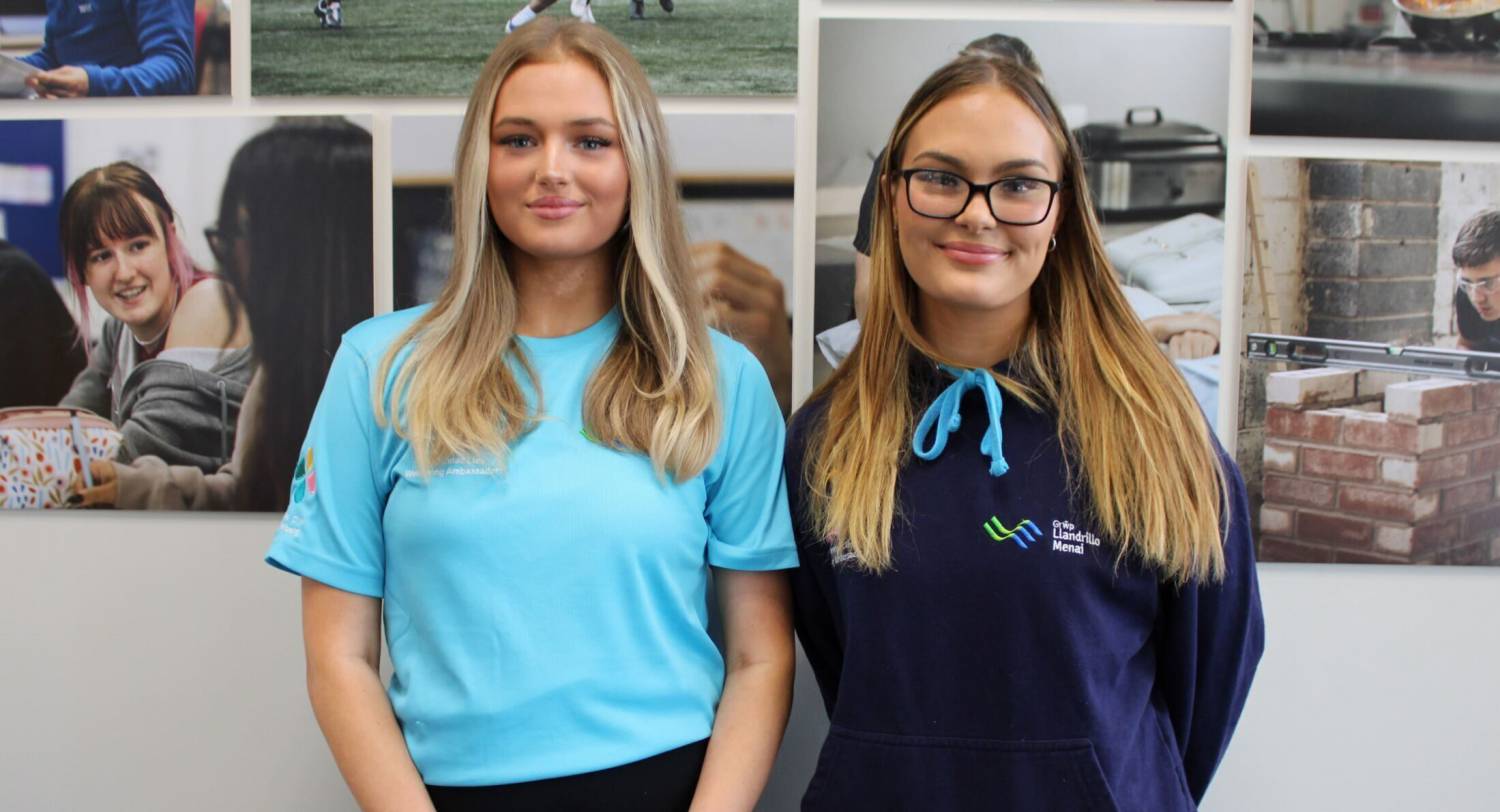 Claire Bailey a Kyra Wilkinson, Llywyddion Undeb y Myfyrwyr Coleg Llandrillo