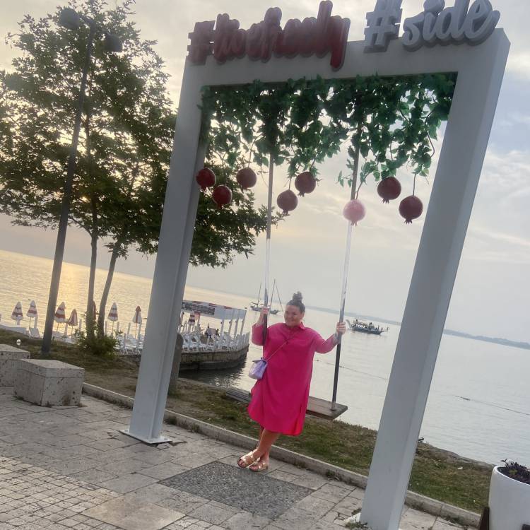 Lia Williams yn Antalya, Twrci