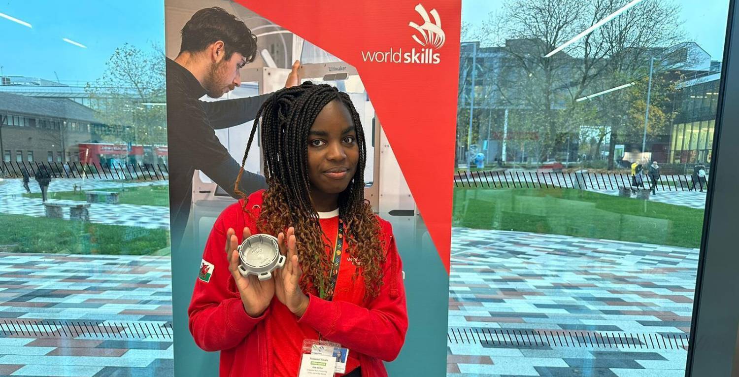 Eva Voma with her bronze medal from the WorldSkillsUK National Finals