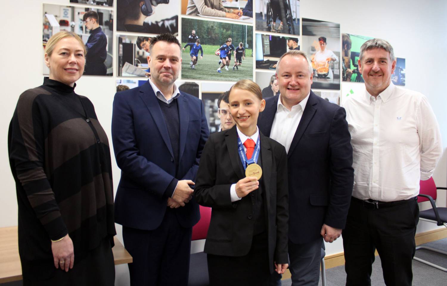 Sam McIlvogue, Lawrence Wood, Yuliia Batrak, Darren Millar a Dafydd Evans