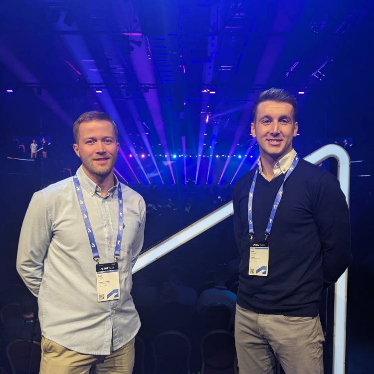 Bryn Jones ac Iwan Roberts yng Nghynhadledd Prifysgol Autodesk 2023