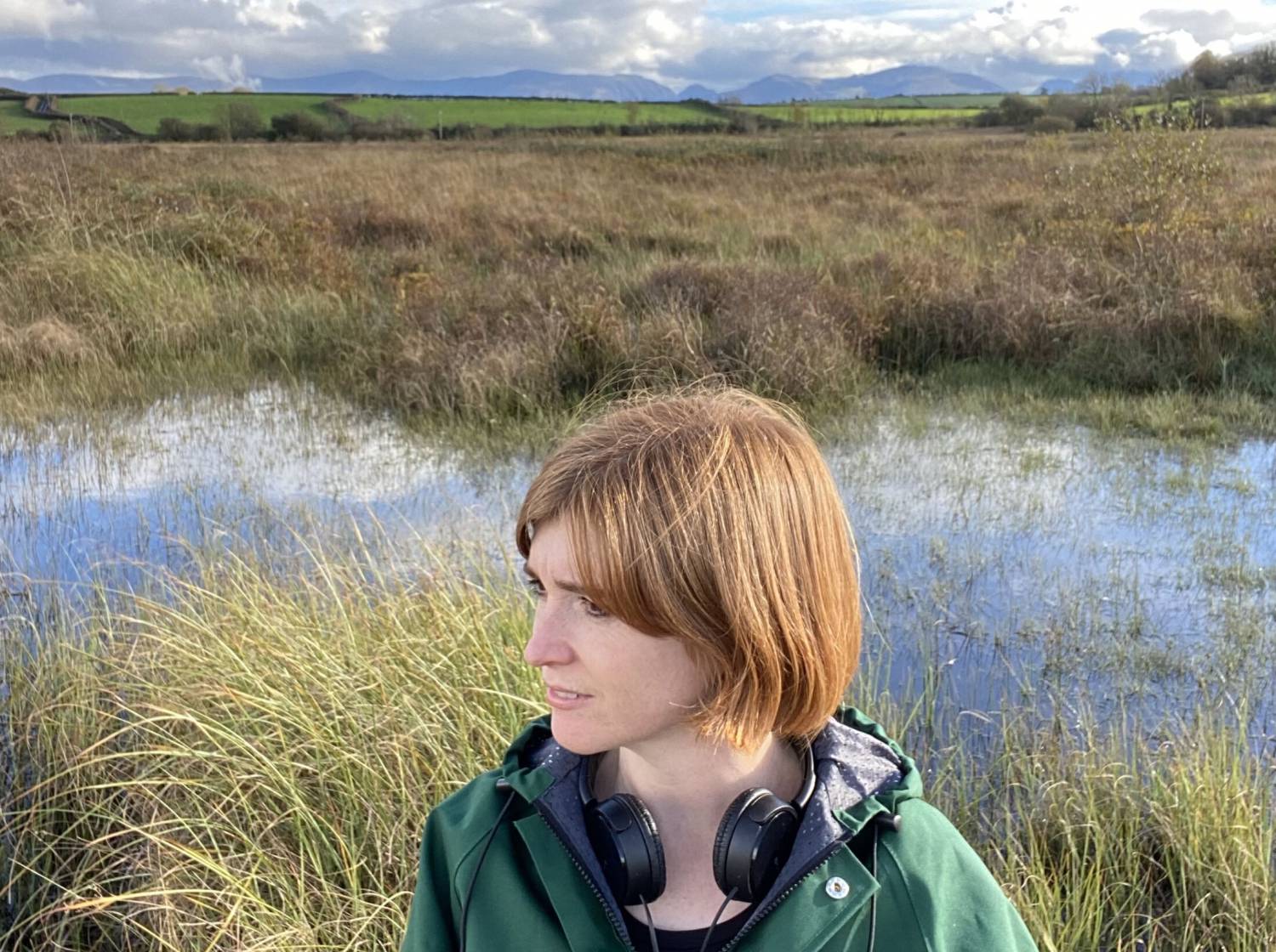 Cyn-fyfyriwr Coleg Menai - yr artist Manon Awst