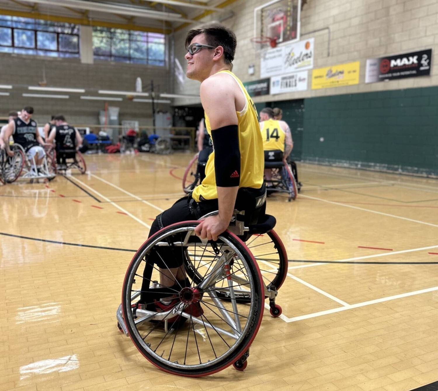 Alex Marshall-Wilson playing wheelchair basketball for Sheffield Steelers