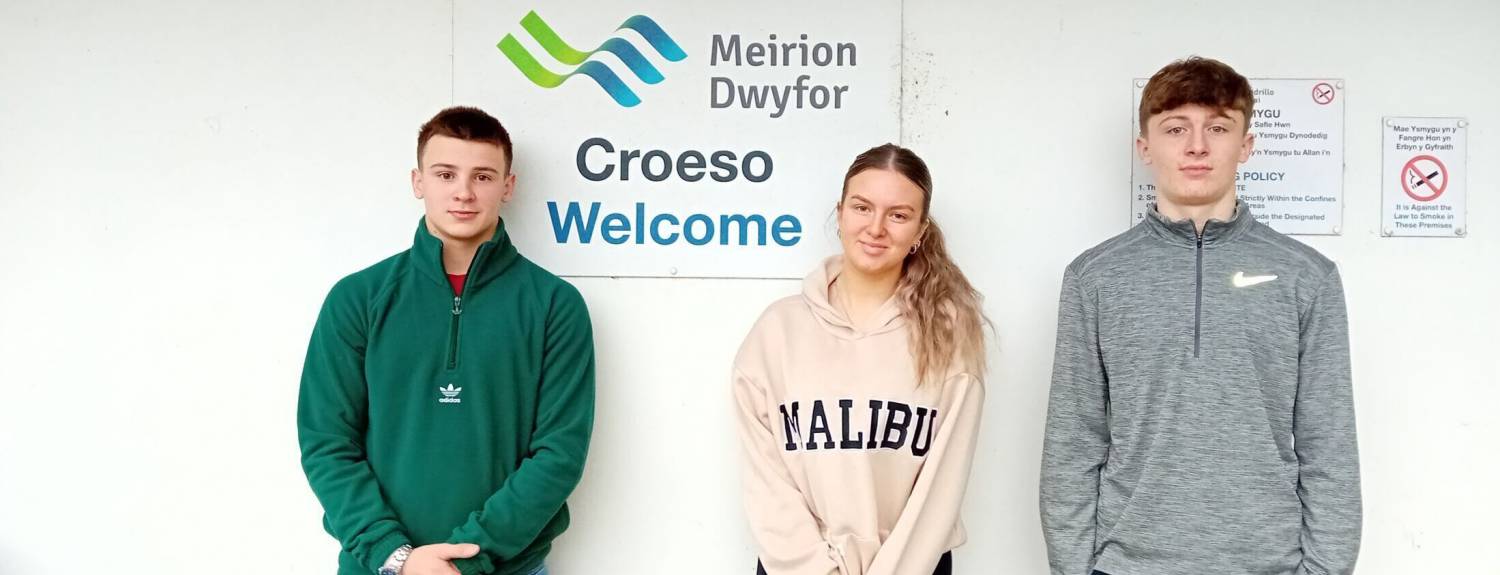 Myfyrwyr peirianneg Coleg Meirion-Dwyfor