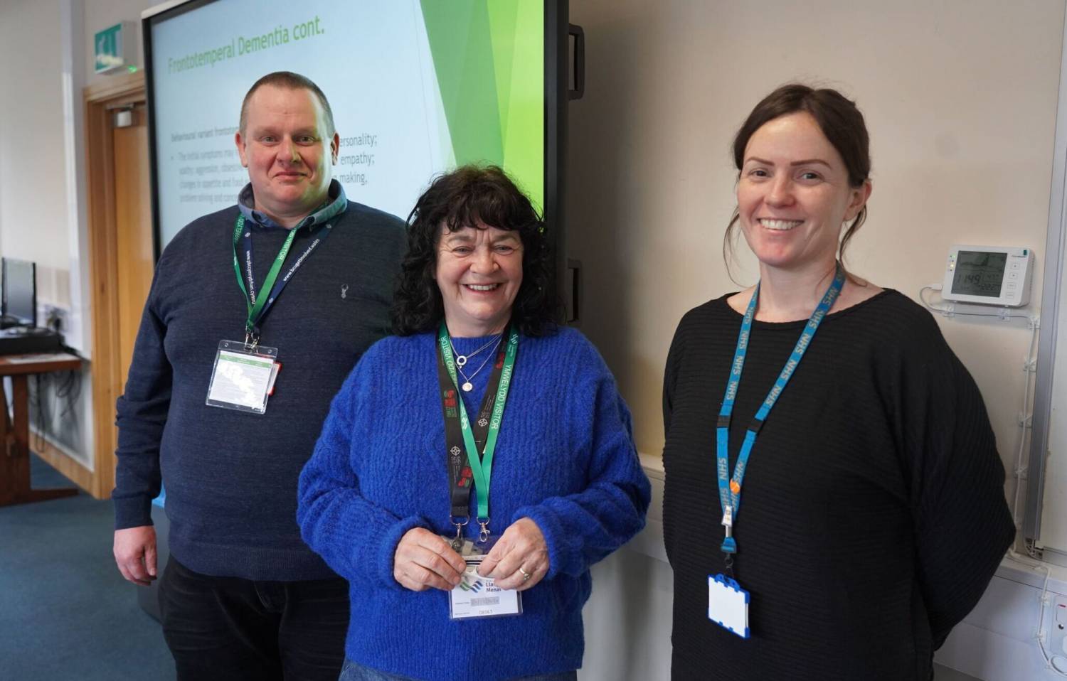 Gareth Edwards, Bernie Fahy a Megan Smith yn ymweld â champws Coleg Meirion-Dwyfor yn Nolgellau.